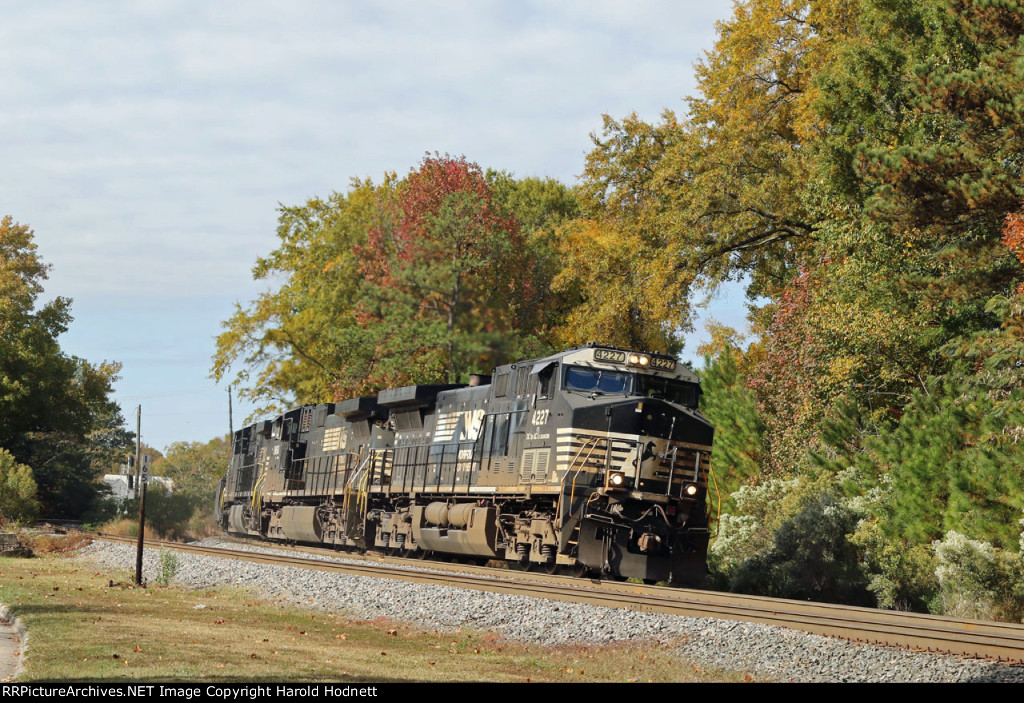 NS 4227 leads train 350 northbound (compass east)